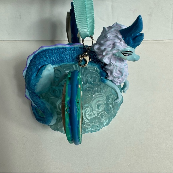 NWT. Disney Raya and the Last Dragon Light-Up Living Magic SketchbookOrnament - Picture 4 of 14